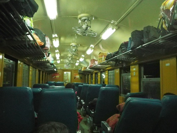 Nakts vilcienā līdz Ubon Ratchatami